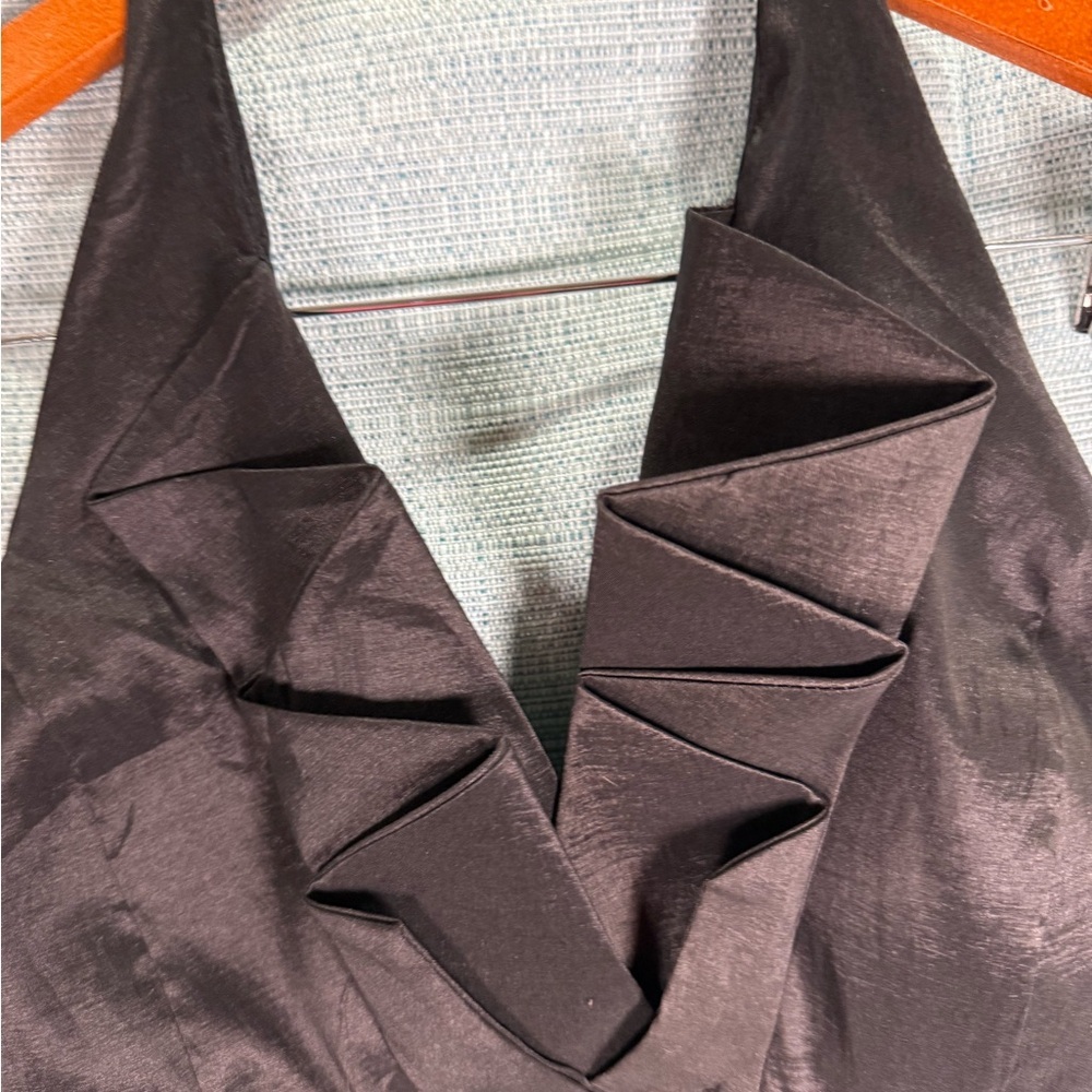 Black Dress with Ruffle Detail Sz L - Picture 5 of 7